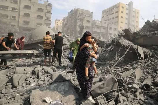 14 شهيدا منذ فجر اليوم: شهيدان بينهم طفل بقصف الاحتلال خيمة نازحين بحي الرمال في مدينة غزة